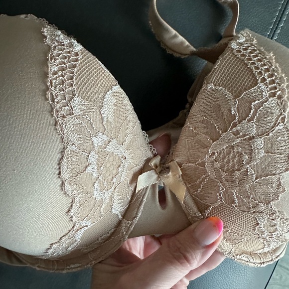 Victoria’s Secret Body by Victoria Padded Coverage Bra - Picture 2 of 5
